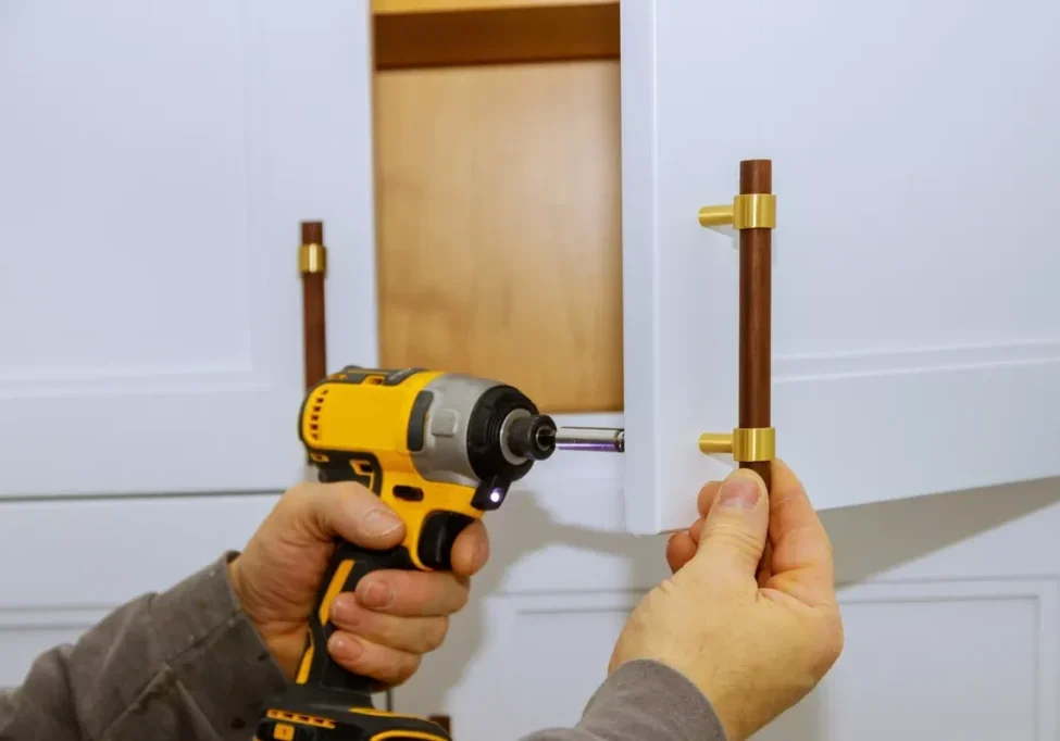 Cabinet-Coatings-Cabinet-Hardware_a8c38b